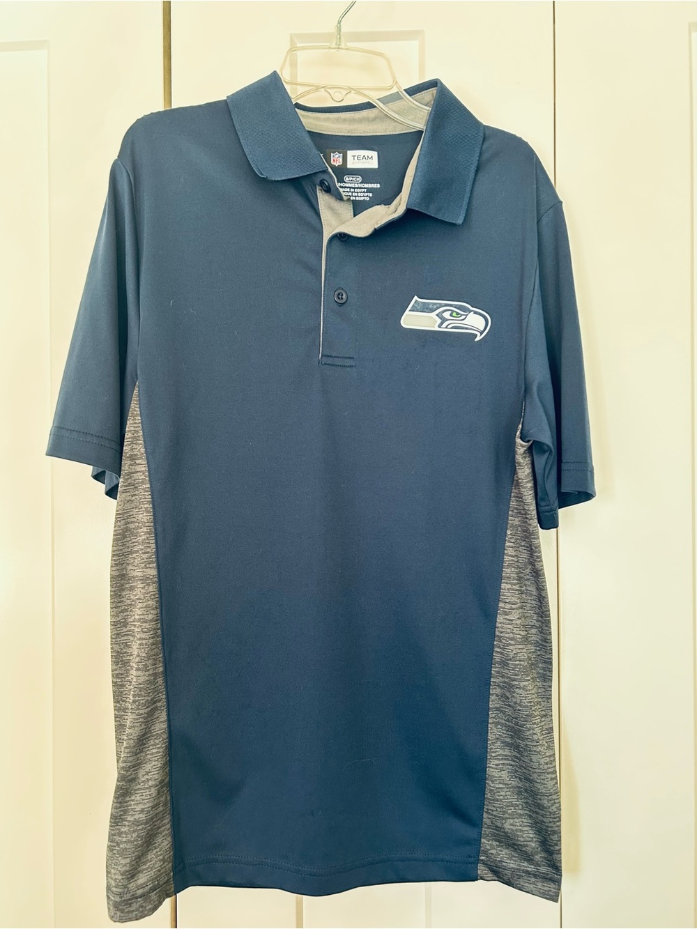 NFL team apparel Seattle Seahawks Navy Polo Shirt - men’s small